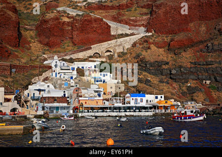 Ansicht von Ammoudi, einer der 2 kleinen Häfen von Oia. Santorini Insel, Kykladen, Ägäis, Griechenland. Stockfoto