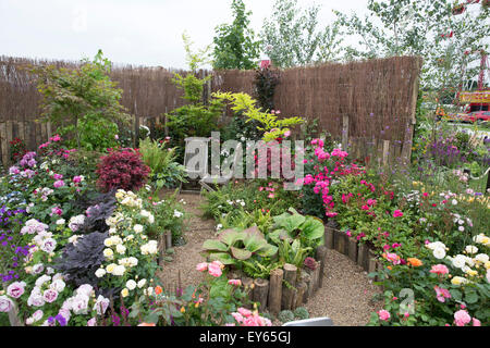 Knutsford, UK. 22. Juli 2015. Rosigen Farben Garten im RHS Flower Show Tatton Park. Bildnachweis: Keith Larby/Alamy Live-Nachrichten Stockfoto