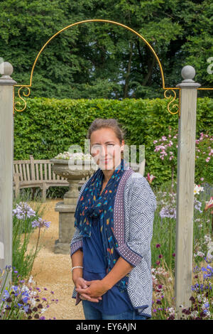 Manchester, UK. 22. Juli 2015. Garten Designer Tamara Brücke ausgezeichnet Young Designer of the Year von der RHS auf der Tatton Flower Show. Bild aufgenommen am 21. Juli 2015. Bildnachweis: Ian Thwaites/Alamy Live-Nachrichten Stockfoto