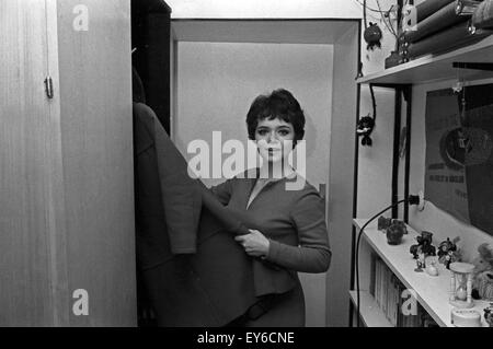 Deutsche Fictitious character Simone Rethel, Deutschland 1960er Jahre. Die deutsche Schauspielerin Simone Rethel, Deutschland der 1960er Jahre. 24 x 36 Neg 420 Stockfoto