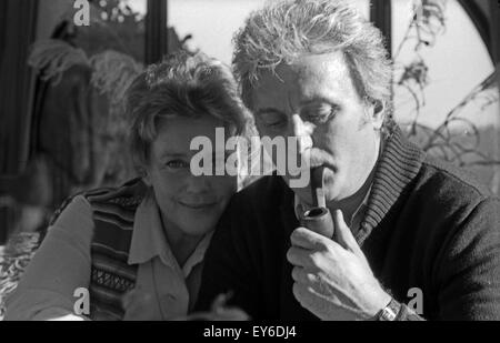 Der österreichischen Plant Maria Schell mit Ehemann Veit Relin, Deutschland 1970er Jahre. Die österreichische Schauspielerin Maria Schell mit Ehemann Veit Relin, Deutschland 1970. 24 x 36 Neg 565 Stockfoto