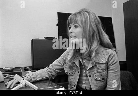 Dänische Fictitious character und Moderatorin Vivi Bach, Deutschland 1970er Jahre. Dänische Schauspielerin und TV-Moderatorin Vivi Bach, Deutschland 1970. 24 x 36 Neg 621 Stockfoto