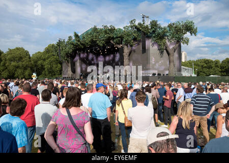 Musik Festival UK: Zuschauer die große Eiche auf der Bühne der Britische Sommerzeit Rock Konzert, Hyde Park, London, Großbritannien Stockfoto