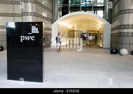 London Sitz der Wirtschaftsprüfungsgesellschaft Price Waterhouse Coopers, einer der vier großen Prüfungsgesellschaften; PwC UK, Charing Cross, London UK Stockfoto