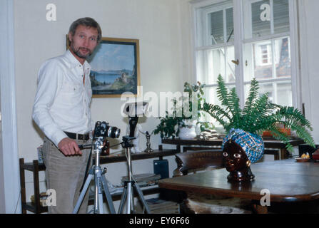 Der Deutsche Schauspieler Und Synchronsprecher Arthur Brauss, 1970er Jahre Deutschland. Deutscher Schauspieler und Synchronsprecher Schauspieler Arthur Brauss, Deutschland der 1970er Jahre. 24x36Dia80 Stockfoto