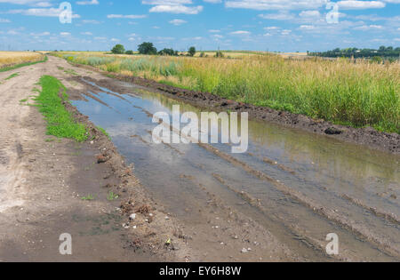 Schmutzigen Straße in ländlichen ukrainischen Gegend Stockfoto