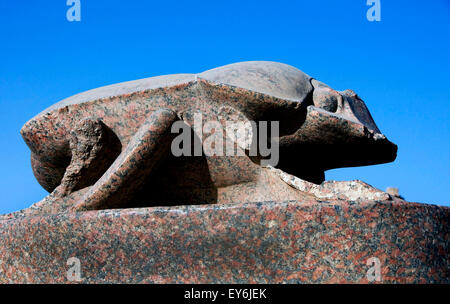 Karnak, Luxor, Ägypten. Tempel von Karnak Heiligen Gott Amon: den riesigen Skarabäus Khepri Stockfoto