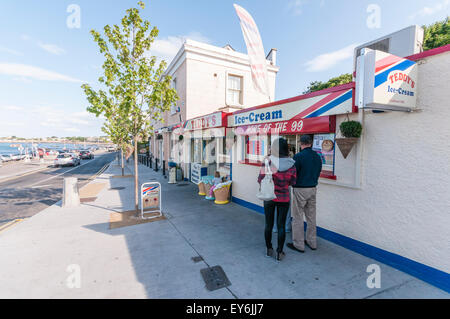 Teddys-Eisdiele, Haus der 99. Glasthule, Dublin, Irland Stockfoto