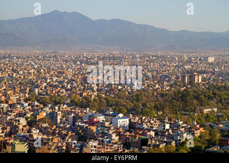 Blick über Kathmandu von Swayambhunath, die so genannte Affentempel Stockfoto
