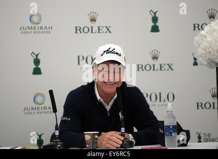 Sunningdale, UK. 22. Juli 2015. Tom Watson der USA befasst sich mit die Medien während einer Pressekonferenz bei der Senior Open Championship im Sunningdale Golf Club am 22. Juli 2015 in Sunningdale, England Credit: David Partridge / Alamy Live News Stockfoto