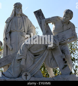 3. Station des Kreuzweges, Jesus fällt zum ersten Mal, Wallfahrtskirche Mariä der Jungfrau Maria in Marija Bistrica, Kroatien Stockfoto