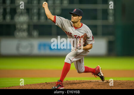 Houston, TX, USA. 22. Juli 2015. Ab Boston Red Sox Krug Joe Kelly (56) Stellplätze während der 4. Inning der Major League Baseball-Spiel zwischen der Houston Astros und den Boston Red Sox im Minute Maid Park in Houston, TX. Trask Smith/CSM/Alamy Live-Nachrichten Stockfoto