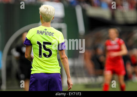 Portland, Oregon, USA. 22. Juli 2015. MEGAN RAPINOE (15) Uhren spielen. Die Portland Dornen FC spielen die Seattle Reign FC in Providence Park am 22. Juli 2015. Bildnachweis: ZUMA Press, Inc./Alamy Live-Nachrichten Stockfoto