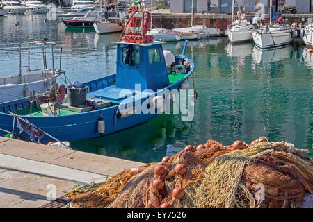 Angelboote/Fischerboote im Hafen Genua Italien Stockfoto