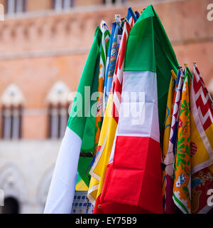 Banner die Contraden in Siena, Toskana. Stockfoto