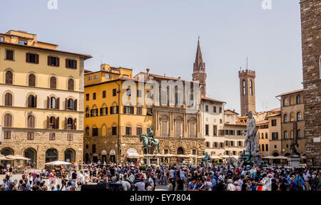 Touristen in Piazza della Signoria, Florenz, Italien Stockfoto