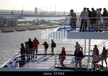 Ankunft in Hull aus Rotterdam auf P & O Fähre, Pride of Hull nach Übernachtung Kreuzung. Stockfoto