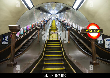 Rolltreppe St Johns Wood-u-Bahnstation in London England UK Stockfoto