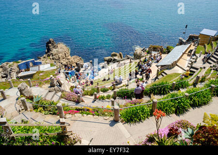 Das Minack Theater mit Blick auf das Meer bei Porthcurno in der Nähe von Penzance, Cornwall, England, UK im Sommer Stockfoto