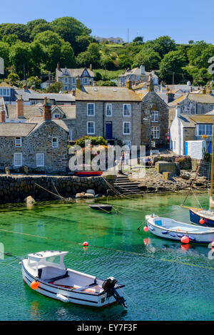 Alte Fischerei Dorf Mousehole und Hafen, West Cornwall, England, UK Stockfoto