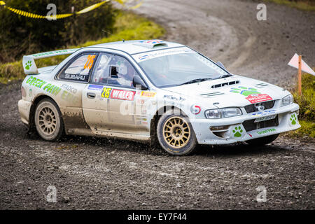 Paul Walker / Vern Brown Subaru Impreza im Wettbewerb auf den nationalen Rallye Wales Rallye GB 2014 Stockfoto