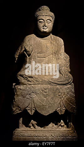 Amitabha Buddha Stein (errichtet von Xiangli Gong Zheng (n. Chr. 725) Tang Dynastie (618 – 690 & 705 – 907 n. Chr.) Shanghai Museum alter chinesischer Kunst China Amitābha (Amida oder Amideva ist ein himmlisches Buddha in den Schriften des Mahāyāna-Schule des Buddhismus beschrieben. Amitābha ist die wichtigste Buddha im reinen Land Sekte, ein Zweig des Buddhismus praktiziert, vor allem in Ostasien) Stockfoto