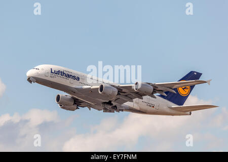 Lufthansa Airbus A380-800 ab Flughafen Frankfurt Stockfoto