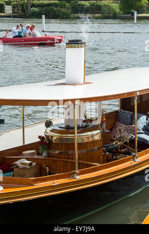 1954 Steam Launch "Firebird" an der Themse traditionellen Boot Festival, Fawley Wiesen, Henley On Thames, Oxfordshire, England Stockfoto