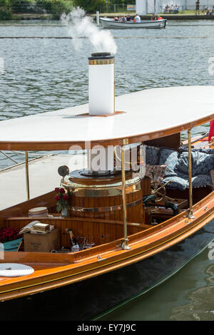 1954 Steam Launch "Firebird" an der Themse traditionellen Boot Festival, Fawley Wiesen, Henley On Thames, Oxfordshire, England Stockfoto