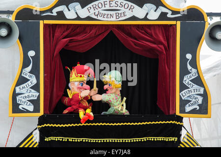 Punch and Judy Show an der Themse traditionellen Boot Festival, Fawley Wiesen, Henley On Thames, Oxfordshire, England Stockfoto