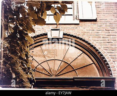 Bleiverglasung - Glasfenster, Sniffen Court Historic District in Murray Hill, NYC, East 36th Street Stockfoto