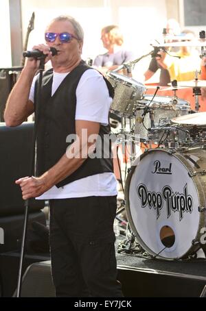 New York, NY, USA. 23. Juli 2015. Ian Gillan für NBC heute zeigen Konzert mit Deep Purple, Rockefeller Plaza, New York, NY 23. Juli 2015 auf der Bühne. Bildnachweis: Derek Sturm/Everett Collection/Alamy Live-Nachrichten Stockfoto