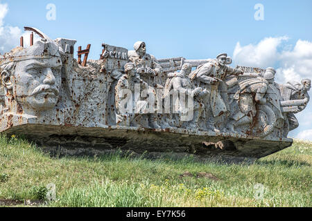 Während der Juli kämpfen Gedenkanlage an der Oberseite der Saur-Graves (wie eine Folge der Angriffe im August 2014 war beschädigt Stockfoto