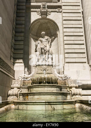 Wahrheit aus Marmor Figur und Brunnen, Stephen A. Schwarzman Building NYPL, NYC Stockfoto