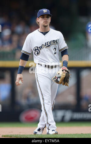 Milwaukee, WI, USA. 22. Juli 2015. Milwaukee Brewers zweiter Basisspieler Scooter Gennett #2 während der Major League Baseball Spiel zwischen den Milwaukee Brewers und den Cleveland Indians im Miller Park in Milwaukee, Wisconsin. John Fisher/CSM/Alamy Live-Nachrichten Stockfoto