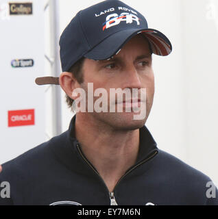 Southsea, Hampshire Donnerstag, 23. Juli 2015. Rennyachten angekommen aus Southsea Common für die America Cup World Series. Die Skipper-Pressekonferenz im Pressezentrum beim Americas Cup Oracle Team USA Skipper: Jimmy Spithill Artemis Racing Skipper: Nathan Outteridge, BAR – Ben Ainslie Racing Skipper/Steuermann: Sir Ben Ainslie Softbank Team Japan Skipper: Dean Barker Groupama Team Frankreich Skipper / Steuermann: Franck Cammas, Emirates Team New Zealand Skipper: Peter Burling. Bildnachweis: Uknip / Alamy Live News Stockfoto