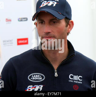 Southsea, Hampshire Donnerstag, 23. Juli 2015. Rennyachten angekommen aus Southsea Common für die America Cup World Series. Die Skipper-Pressekonferenz im Pressezentrum beim Americas Cup Oracle Team USA Skipper: Jimmy Spithill Artemis Racing Skipper: Nathan Outteridge, BAR – Ben Ainslie Racing Skipper/Steuermann: Sir Ben Ainslie Softbank Team Japan Skipper: Dean Barker Groupama Team Frankreich Skipper / Steuermann: Franck Cammas, Emirates Team New Zealand Skipper: Peter Burling. Bildnachweis: Uknip / Alamy Live News Stockfoto