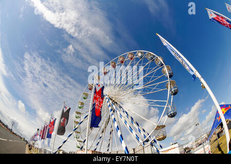 Portsmouth, UK. 23. Juli 2015. Der Louis Vuitton America Cup World Series Portsmouth. Das Riesenrad direkt am Meer in der "Fanzone". Bildnachweis: Rob Wilkinson / Alamy Live News Stockfoto