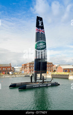 Portsmouth, UK. 23. Juli 2015. Der Louis Vuitton America Cup World Series Portsmouth. BAR Land Rover Boot im technischen Bereich festgemacht Credit: Rob Wilkinson / Alamy Live News Stockfoto