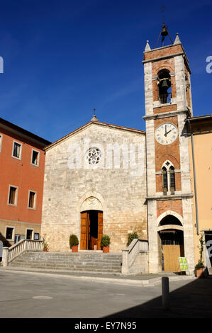 Italien, Toskana, San Quirico d'Orcia, Kirche St. Franziskus Stockfoto