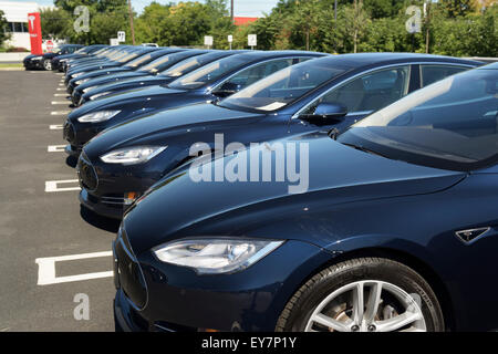 Tesla Limousine bei einem Händler in Paramus, NJ Stockfoto