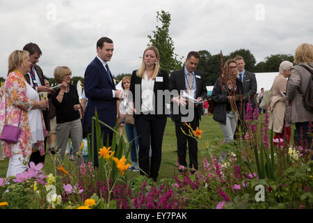 Knutsford, UK, 23. Juli 2015, George Osborne, Kanzler des Finanzministeriums, besucht RHS Flower Show Tatton Par Credit: Keith Larby/Alamy Live News Stockfoto