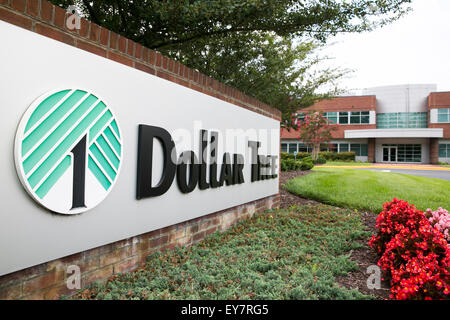 Ein Logo Zeichen außerhalb der Hauptsitz der Dollar Tree, Inc., in Chesapeake, Virginia am 18. Juli 2015. Stockfoto