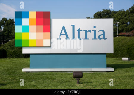 Ein Logo Zeichen außerhalb der Hauptsitz der Altria Group, Inc., in Richmond, Virginia am 19. Juli 2015. Stockfoto