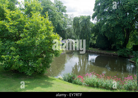 Zierteich Coton Manor Gardens, Nr Guilsborough, Northamptonshire Stockfoto