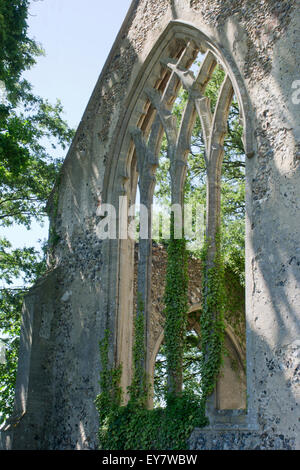 Zerstörte Kirche St. Mary, Tivetshall St Mary, Norfolk, East Anglia, England. Stockfoto