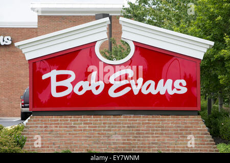 Ein Logo Zeichen außerhalb einer Bob Evans Restaurant Lage in Easton, Maryland am 18. Juli 2015. Stockfoto