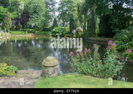 Zierteich Coton Manor Gardens, Nr Guilsborough, Northamptonshire Stockfoto