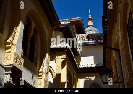 Alten Alcaiceria Souk jetzt ein shopping-Bereich neben der Kathedrale von Granada-Turm Stockfoto