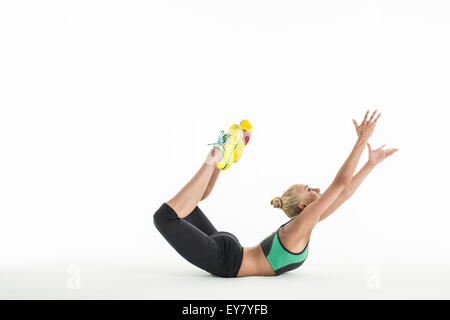 Rhythmischen Sportgymnastik trainieren im Studio. Stockfoto